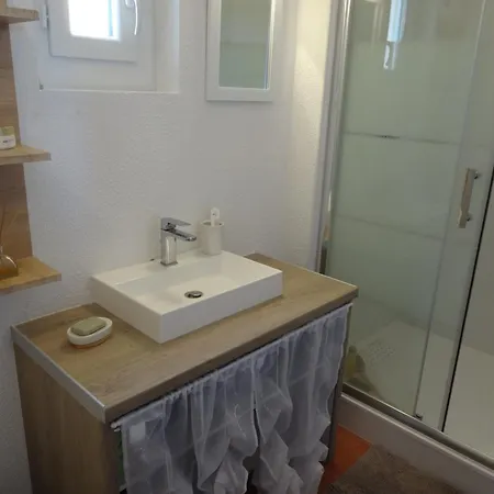 Holiday home Maison 3 Avec Terrasses, Jardinet, Climatisation Et Wifi, Proche Port Et A - Fr-1-784-9
